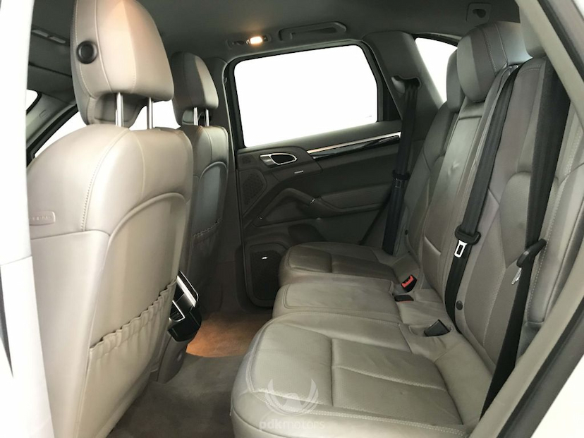 Foto do veículo PORSCHE  CAYENNE S 2014 56.035 KM 269.000,00