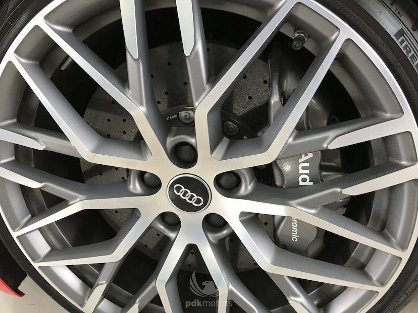 Foto do veículo AUDI  R8 COUPE PLUS QUATTRO 2017 7.430 KM 890.000,00