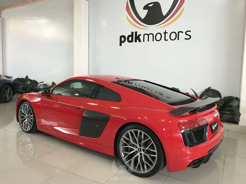 Foto do veículo AUDI  R8 COUPE PLUS QUATTRO 2017 7.430 KM 890.000,00