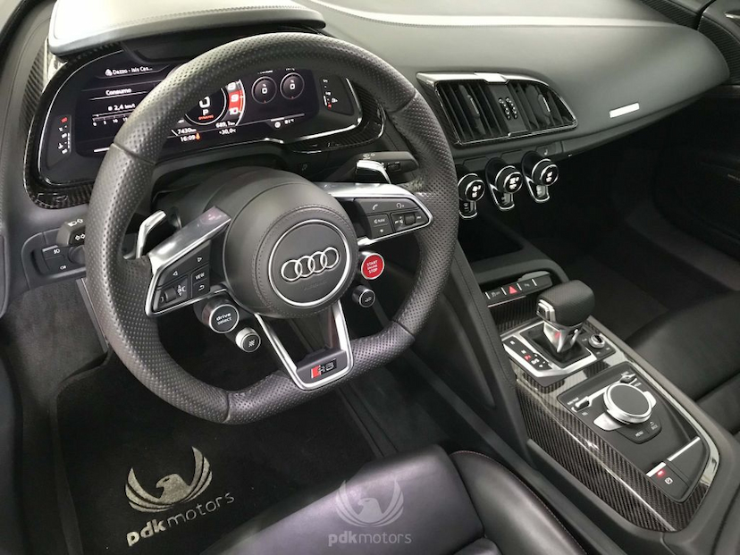 Foto do veículo AUDI  R8 COUPE PLUS QUATTRO 2017 7.430 KM 890.000,00