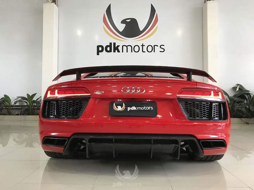 Foto do veículo AUDI  R8 COUPE PLUS QUATTRO 2017 7.430 KM 890.000,00