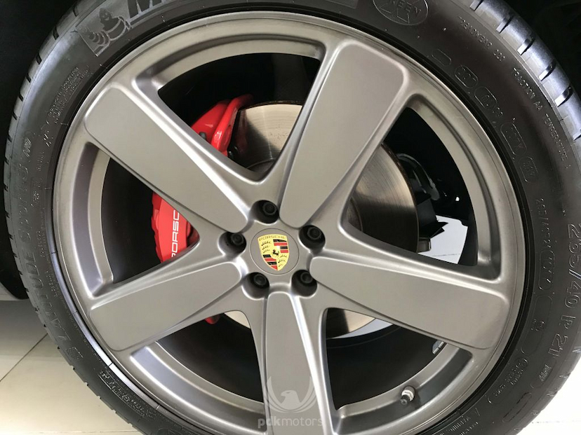 Foto do veículo PORSCHE  MACAN TURBO 2018 2.850 KM 489.000,00
