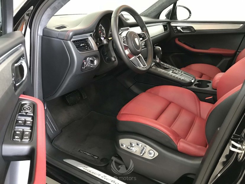 Foto do veículo PORSCHE  MACAN TURBO 2018 2.850 KM 489.000,00