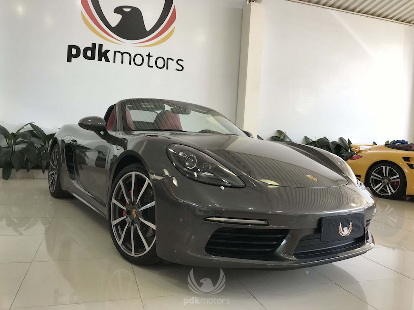 Foto do veículo PORSCHE  718 BOXSTER 2018 4.610 KM 399.000,00