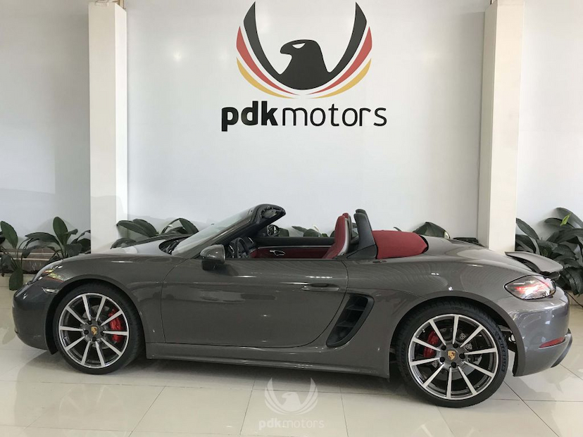 Foto do veículo PORSCHE  718 BOXSTER 2018 4.610 KM 399.000,00