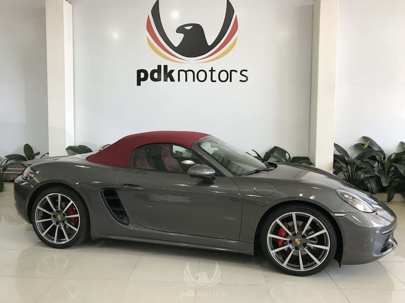 Foto do veículo PORSCHE  718 BOXSTER 2018 4.610 KM 399.000,00