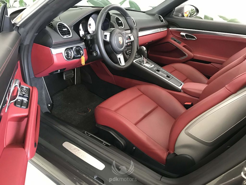 Foto do veículo PORSCHE  718 BOXSTER 2018 4.610 KM 399.000,00