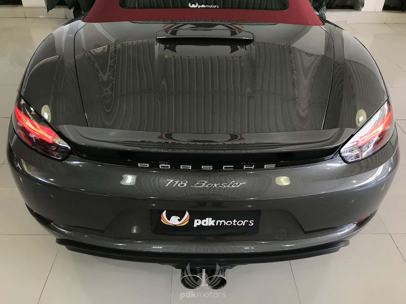 Foto do veículo PORSCHE  718 BOXSTER 2018 4.610 KM 399.000,00