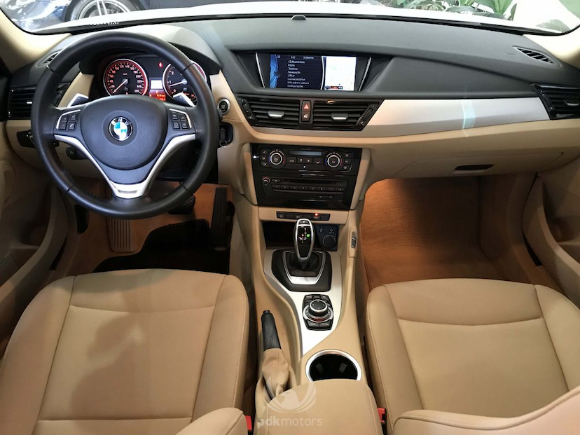 Foto do veículo BMW  X1 20I GP 2015 31.170 KM 95.900,00