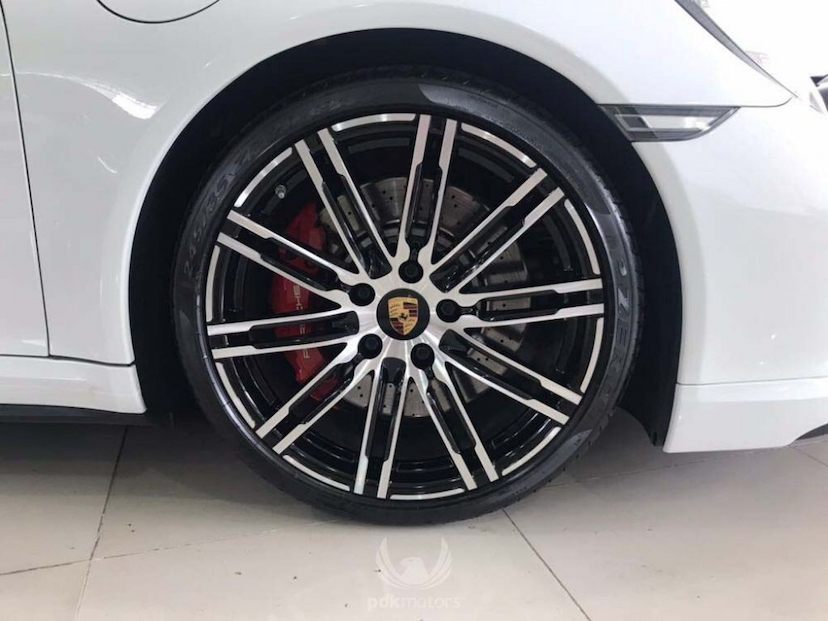 Foto do veículo PORSCHE  911 TURBO 2015 27.330 KM 699.000,00