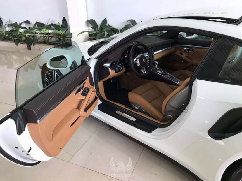 Foto do veículo PORSCHE  911 TURBO 2015 27.330 KM 699.000,00