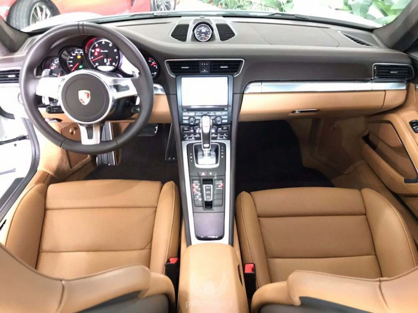 Foto do veículo PORSCHE  911 TURBO 2015 27.330 KM 699.000,00