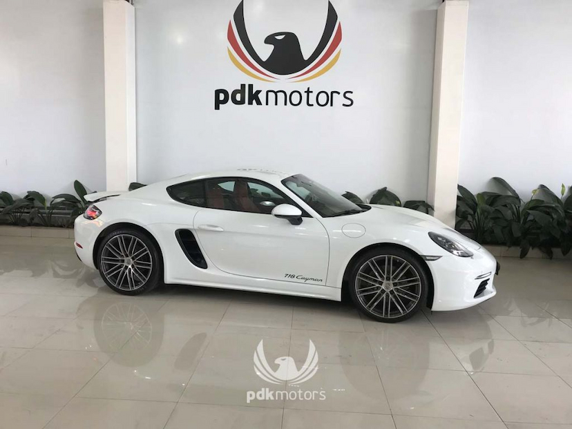 Foto do veículo PORSCHE  718 CAYMAN 2018 2.440 KM 389.000,00