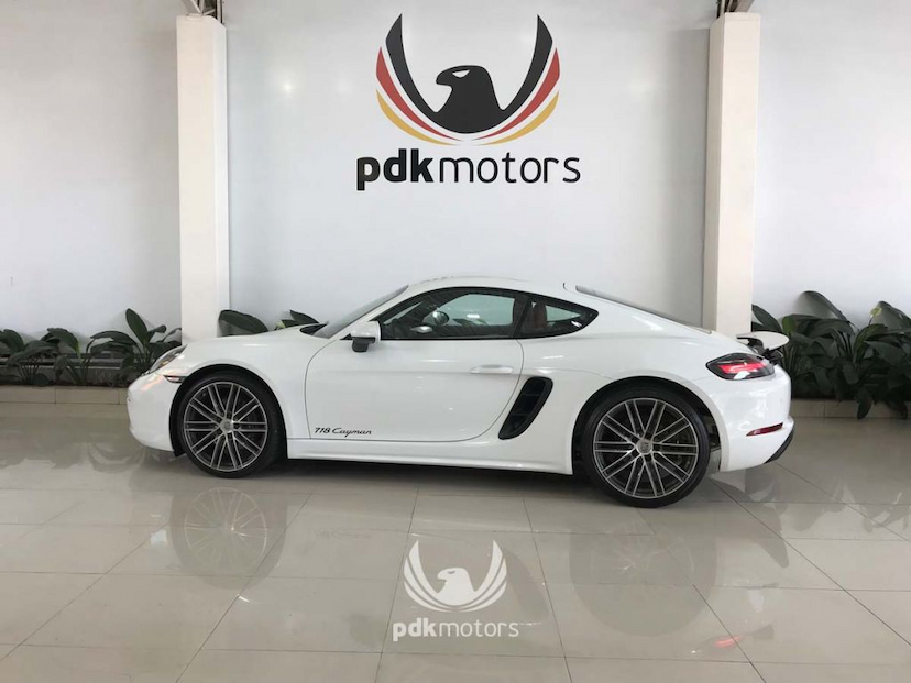 Foto do veículo PORSCHE  718 CAYMAN 2018 2.440 KM 389.000,00