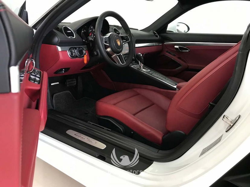 Foto do veículo PORSCHE  718 CAYMAN 2018 2.440 KM 389.000,00