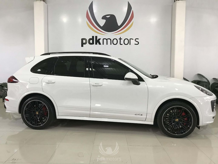 Foto do veículo PORSCHE  CAYENNE GTS 2016 9.900 KM 349.000,00