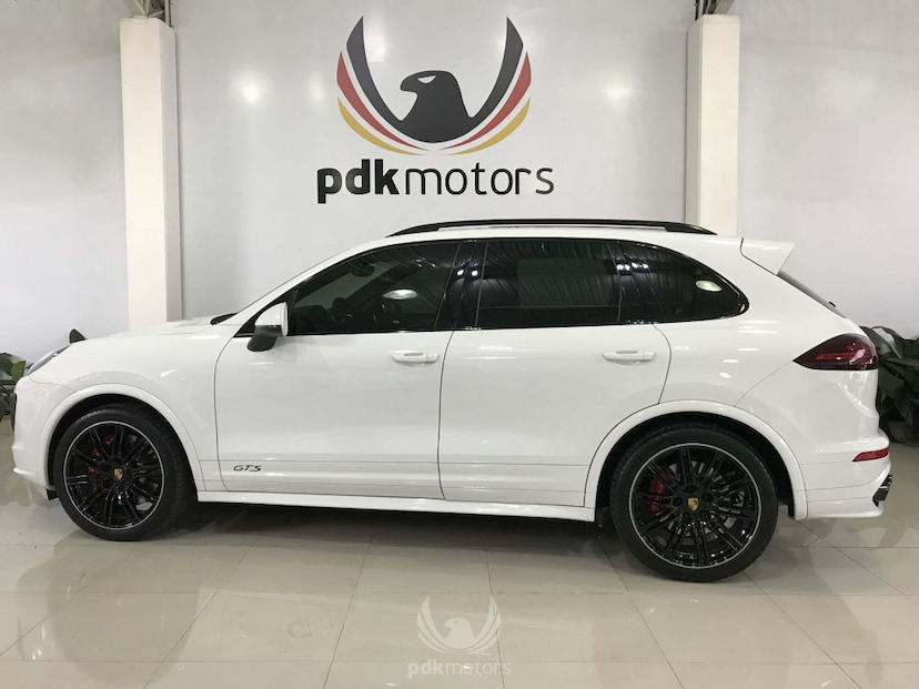 Foto do veículo PORSCHE  CAYENNE GTS 2016 9.900 KM 349.000,00
