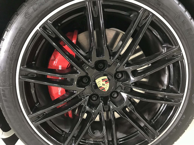 Foto do veículo PORSCHE  CAYENNE GTS 2016 9.900 KM 349.000,00