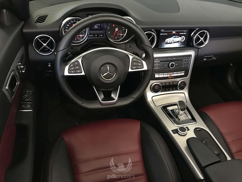 Foto do veículo MERCEDES-BENZ  SLC 300 2017 14.902 KM 219.000,00