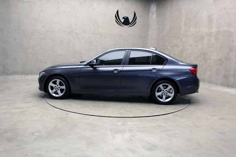 Foto do veículo BMW  320I 2013 33.780 KM 79.990,00