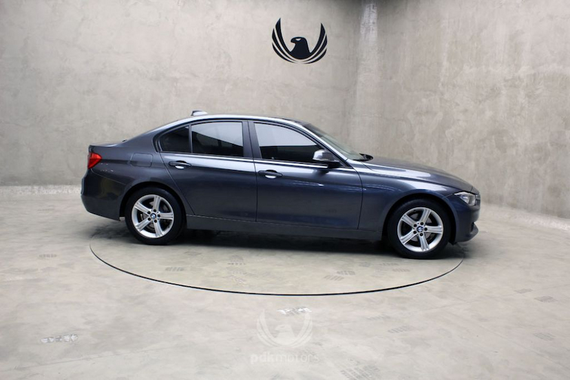 Foto do veículo BMW  320I 2013 33.780 KM 79.990,00