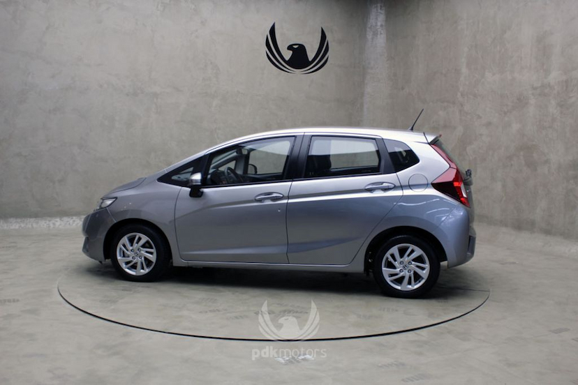 Foto do veículo HONDA  FIT LX CVT 2015 30.118 KM 85.000,00