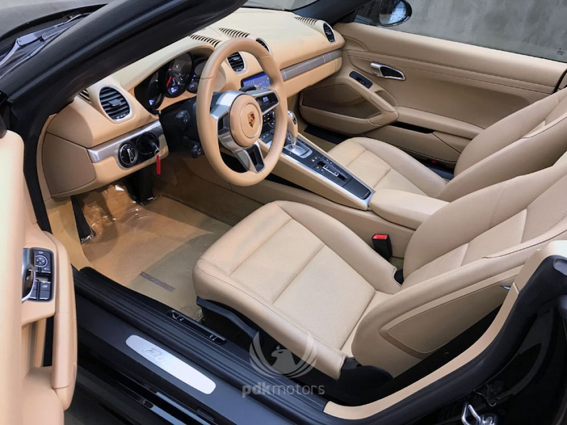 Foto do veículo PORSCHE  718 BOXSTER 2017 3.790 KM 359.000,00