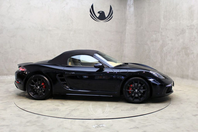 Foto do veículo PORSCHE  718 BOXSTER 2017 3.790 KM 359.000,00