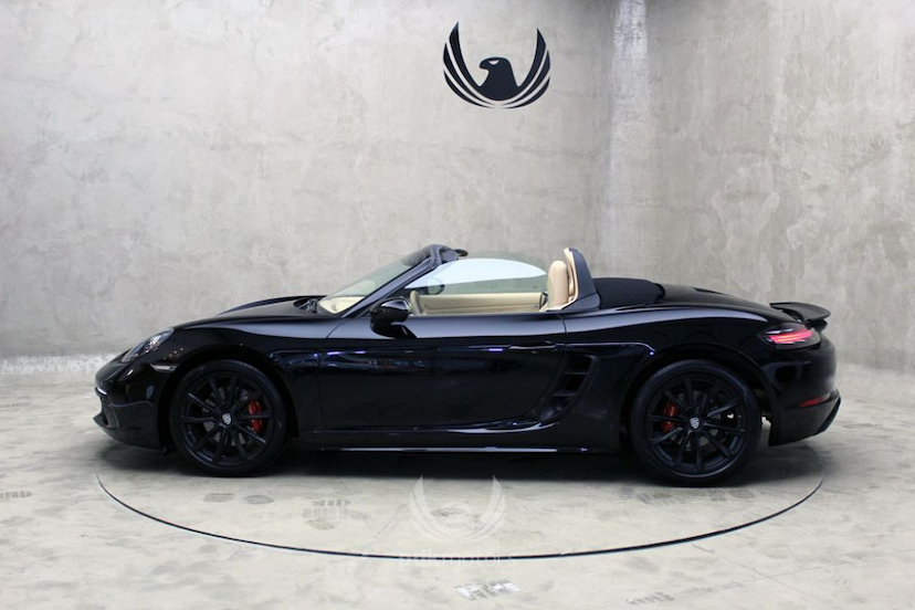 Foto do veículo PORSCHE  718 BOXSTER 2017 3.790 KM 359.000,00