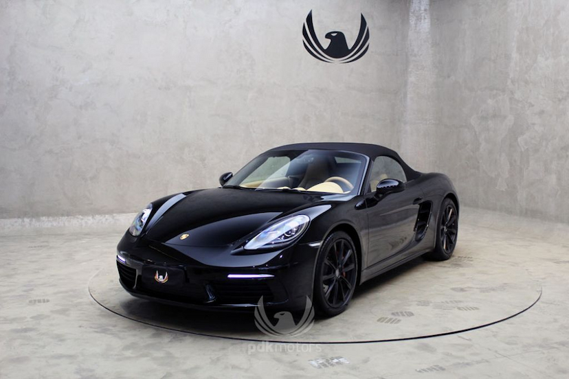 Foto do veículo PORSCHE  718 BOXSTER 2017 3.790 KM 359.000,00