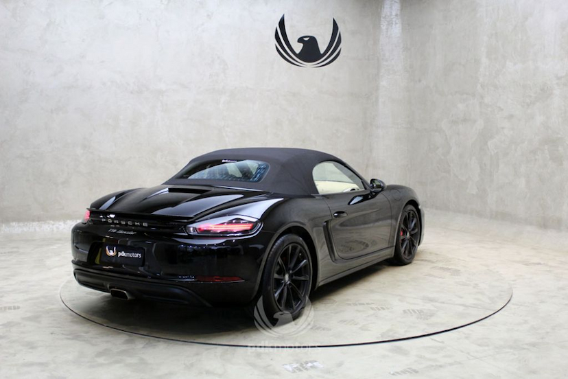 Foto do veículo PORSCHE  718 BOXSTER 2017 3.790 KM 359.000,00