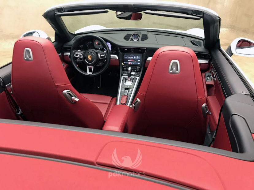 Foto do veículo PORSCHE  911 CARRERA S CABRIOLET 2017 8.473 KM 649.000,00