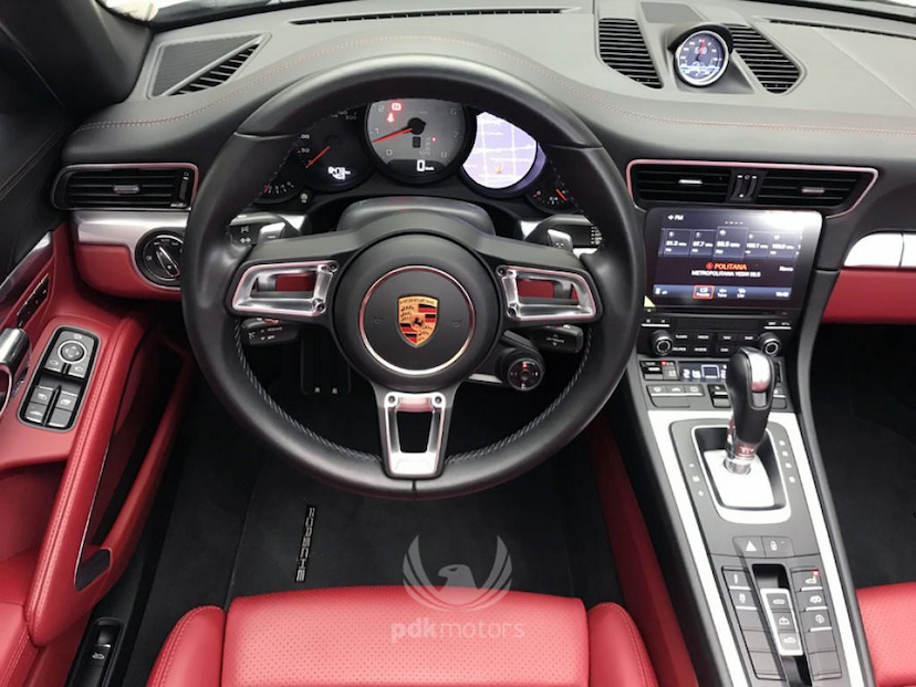 Foto do veículo PORSCHE  911 CARRERA S CABRIOLET 2017 8.473 KM 649.000,00