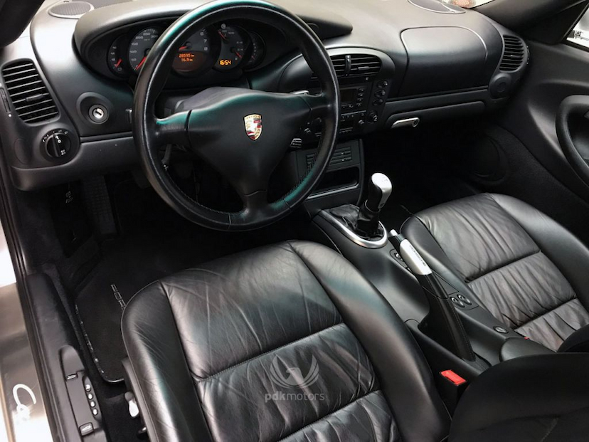 Foto do veículo PORSCHE  911 CARRERA 4 2002 28.600 KM 210.000,00
