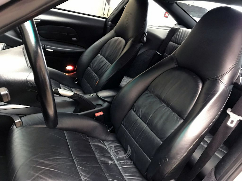 Foto do veículo PORSCHE  911 CARRERA 4 2002 28.600 KM 210.000,00