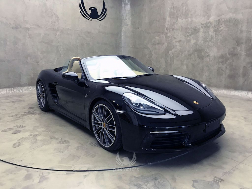 Foto do veículo PORSCHE  718 BOXSTER 2017 13.680 KM 359.000,00