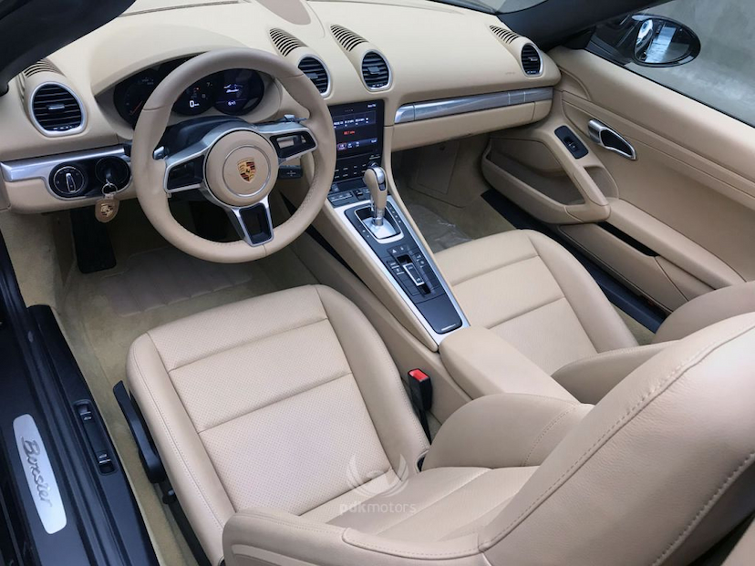 Foto do veículo PORSCHE  718 BOXSTER 2017 13.680 KM 359.000,00