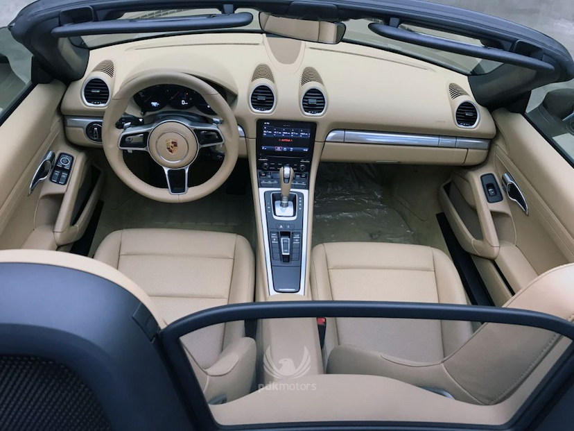 Foto do veículo PORSCHE  718 BOXSTER 2017 13.680 KM 359.000,00