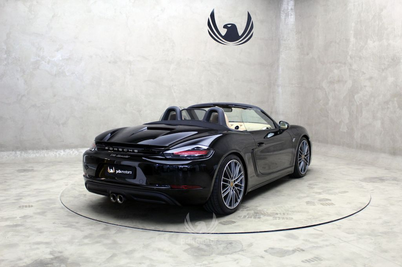 Foto do veículo PORSCHE  718 BOXSTER 2017 13.680 KM 359.000,00