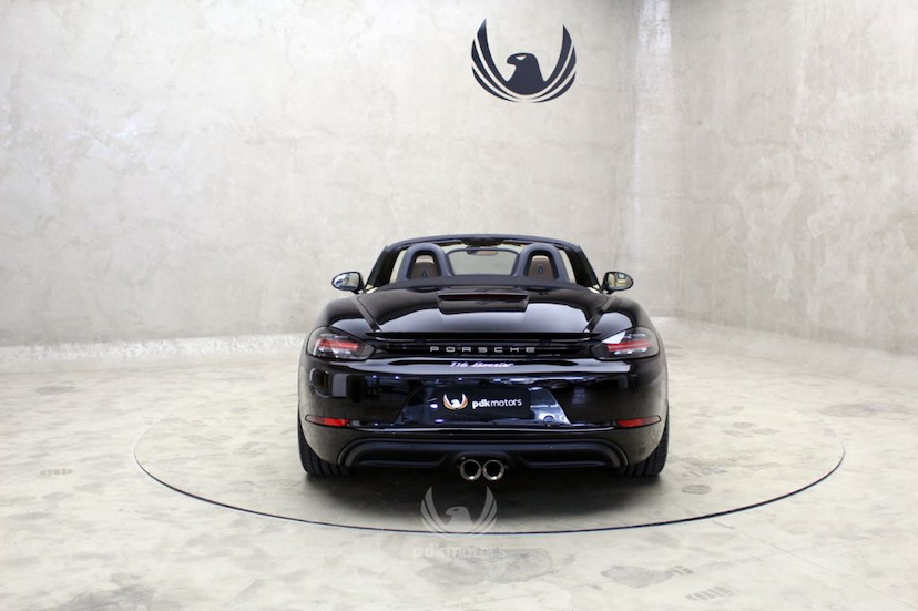 Foto do veículo PORSCHE  718 BOXSTER 2017 13.680 KM 359.000,00
