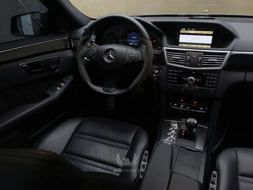 Foto do veículo MERCEDES-BENZ  E63 AMG 2010 46.280 KM 165.900,00