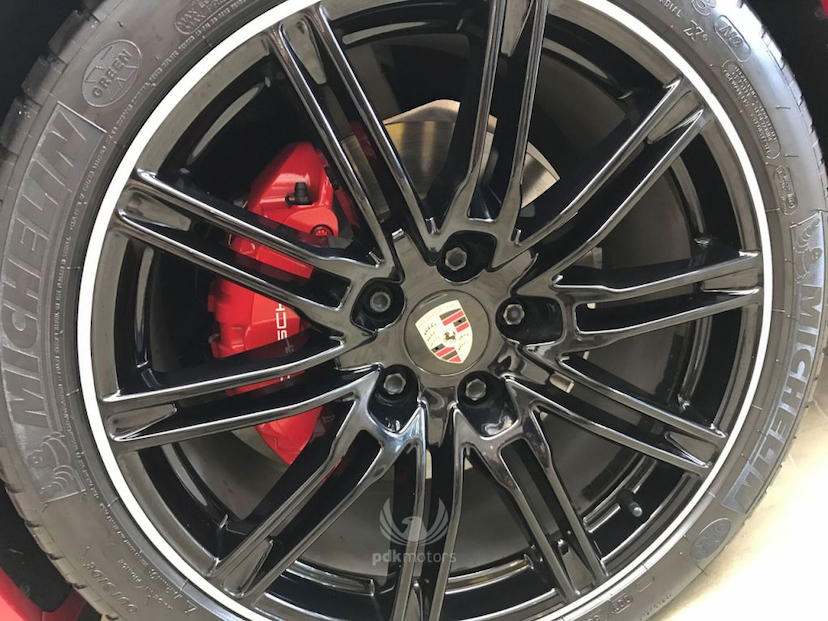 Foto do veículo PORSCHE  CAYENNE GTS 2014 41.720 KM 314.000,00