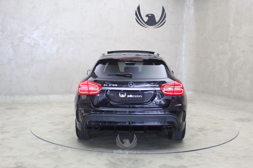 Foto do veículo MERCEDES-BENZ  GLA 45 AMG 2015 35.700 KM 192.000,00