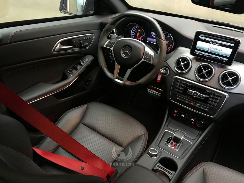 Foto do veículo MERCEDES-BENZ  CLA 45 AMG BLINDADA 2015 28.042 KM 209.000,00