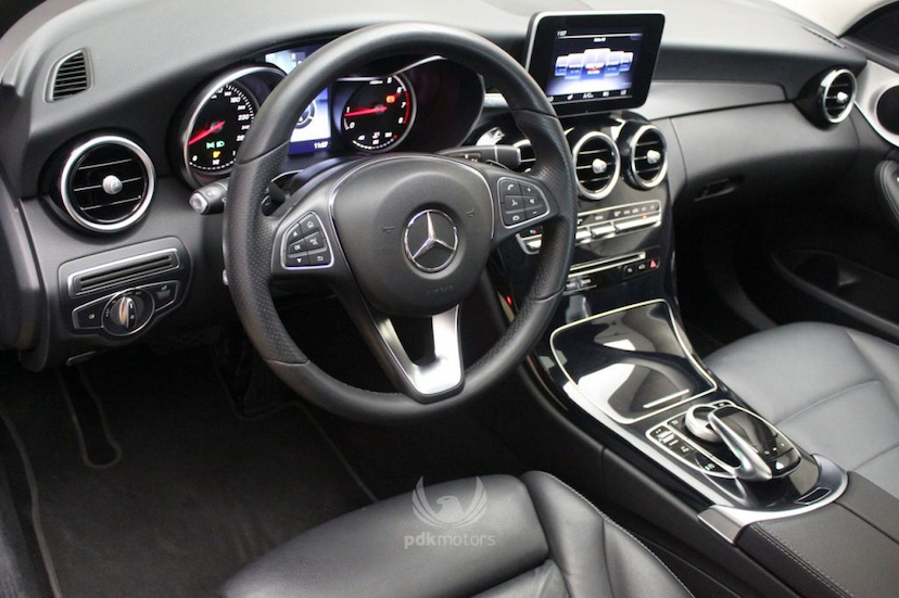 Foto do veículo MERCEDES-BENZ  C300 AVANTGARDE ESTATE 2017 24.700 KM 164.900,00