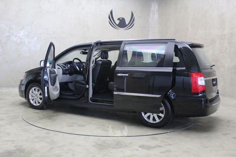 Foto do veículo CHRYSLER  TOWN&COUNTRY 2014 51.200 KM 139.000,00