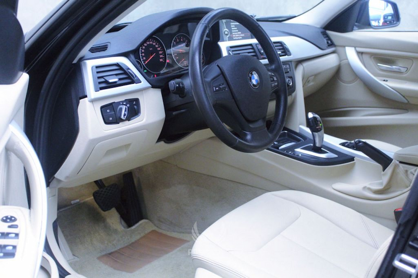 Foto do veículo BMW  320I 2013 55.900 KM 72.900,00