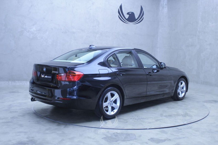 Foto do veículo BMW  320I 2013 55.900 KM 72.900,00