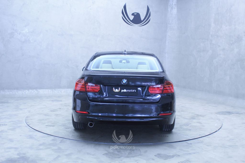 Foto do veículo BMW  320I 2013 55.900 KM 72.900,00