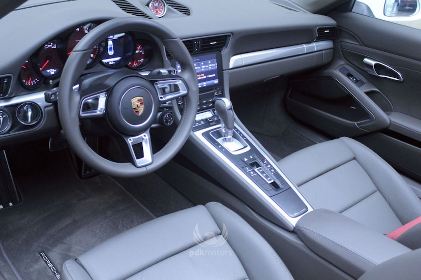 Foto do veículo PORSCHE  911 CARRERA S CABRIOLET 2017 4.475 KM 659.000,00